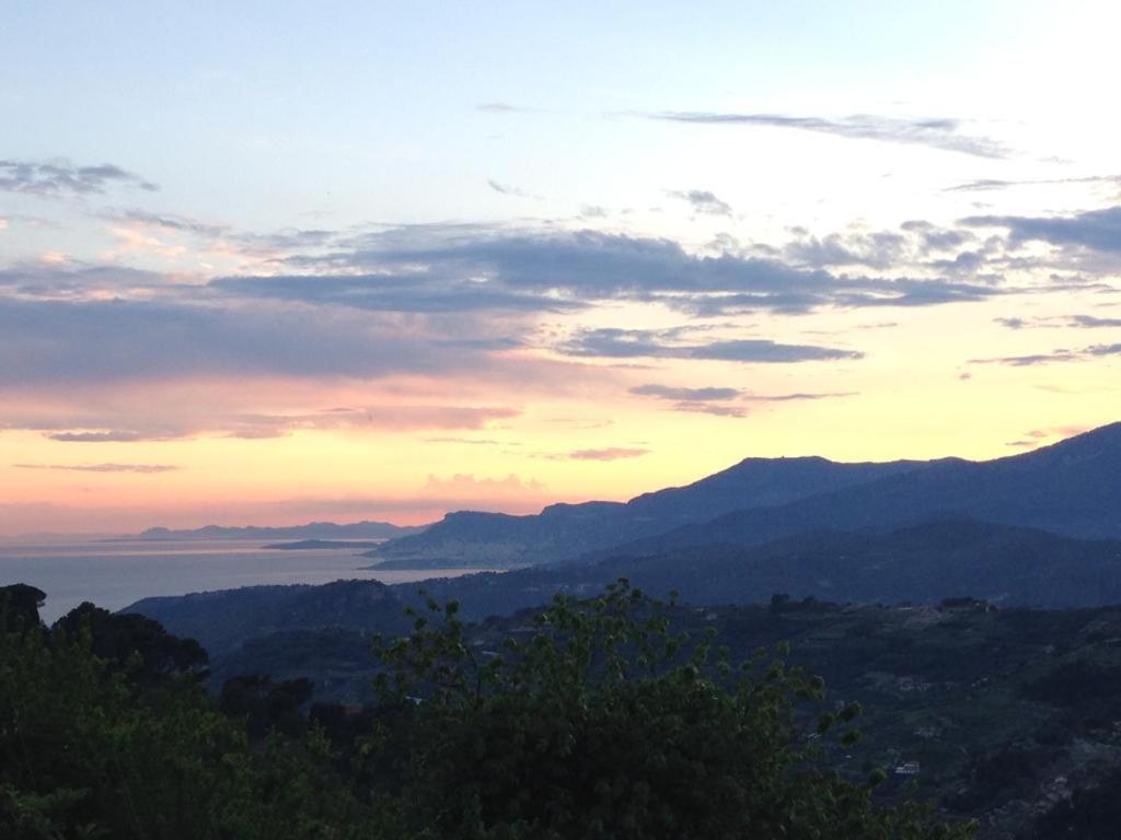 Sunset With View In Seborga Apartment Luaran gambar